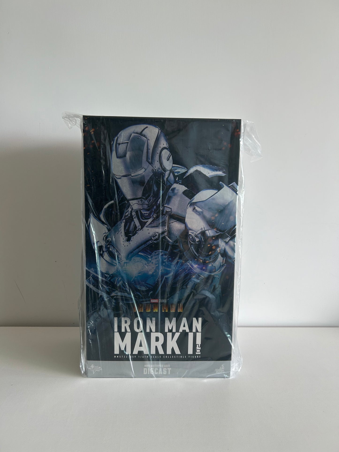 HotToys MMS733D59 Iron Man Mark 2 (2.0) 1/6 Action Figure New Sealed, Second-hand But Unused