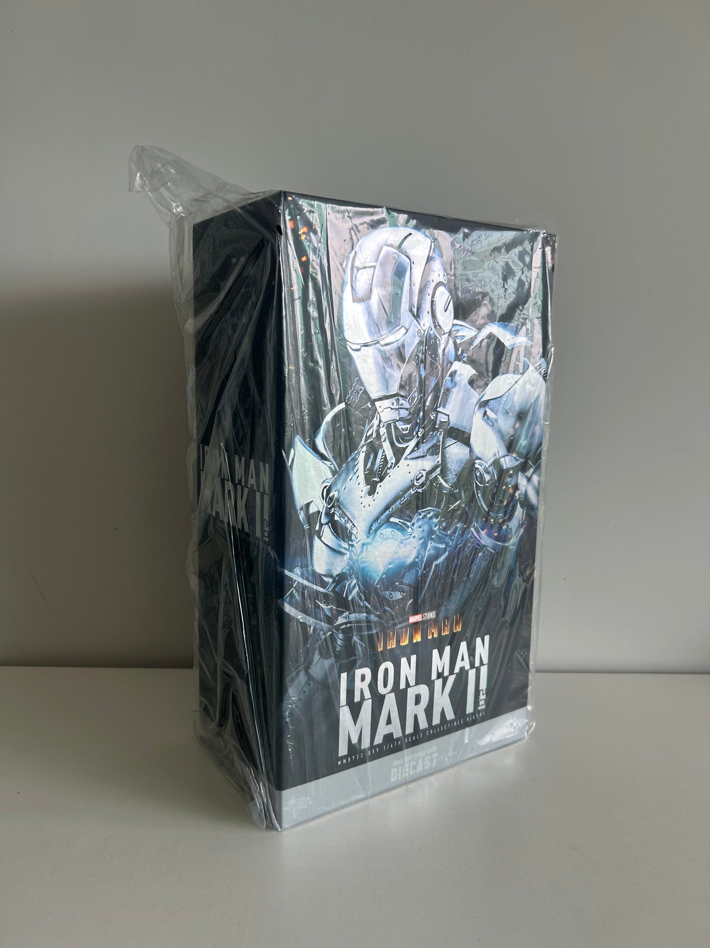 HotToys MMS733D59 Iron Man Mark 2 (2.0) 1/6 Action Figure New Sealed, Second-hand But Unused