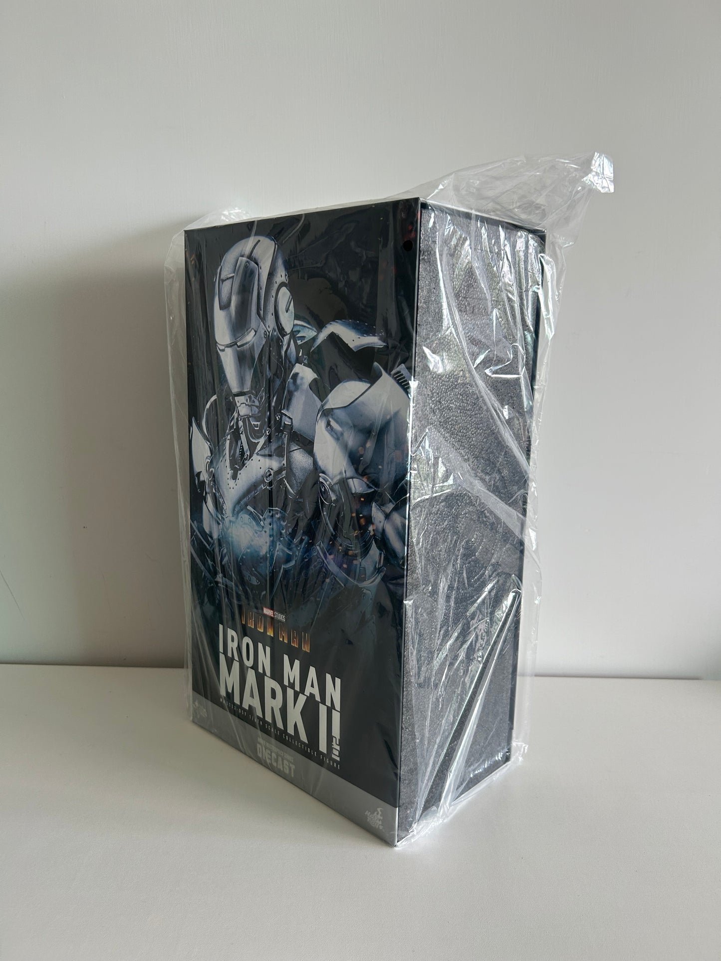 HotToys MMS733D59 Iron Man Mark 2 (2.0) 1/6 Action Figure New Sealed, Second-hand But Unused
